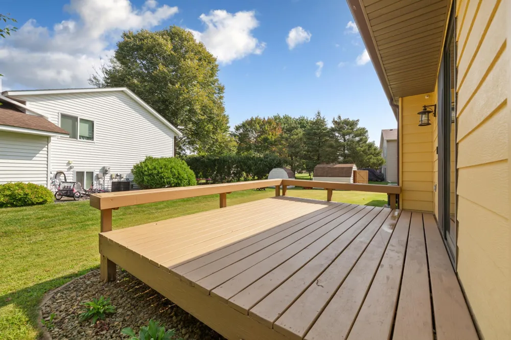 1612 Trailwood Lane SW Faribault, MN 55021