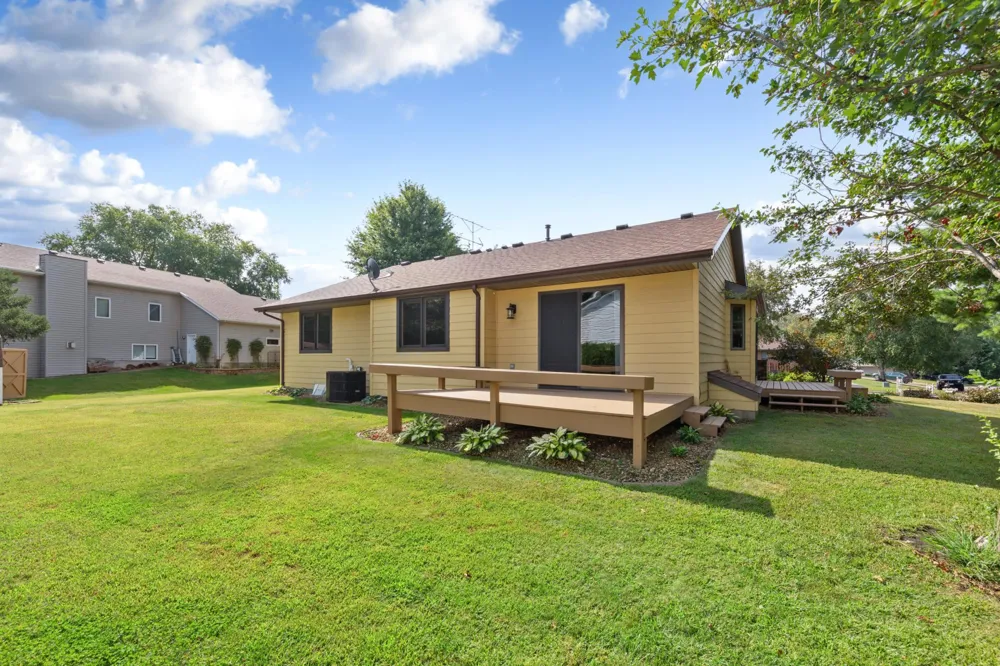 1612 Trailwood Lane SW Faribault, MN 55021