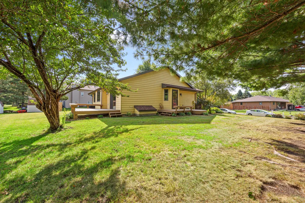 1612 Trailwood Lane SW Faribault, MN 55021