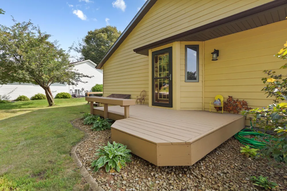 1612 Trailwood Lane SW Faribault, MN 55021