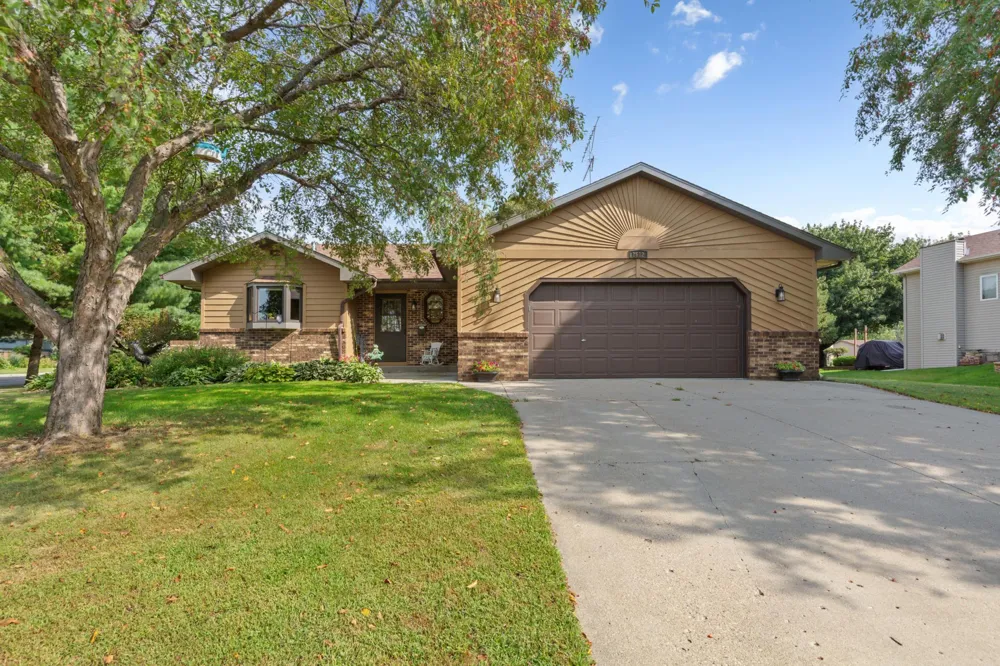 1612 Trailwood Lane SW Faribault, MN 55021