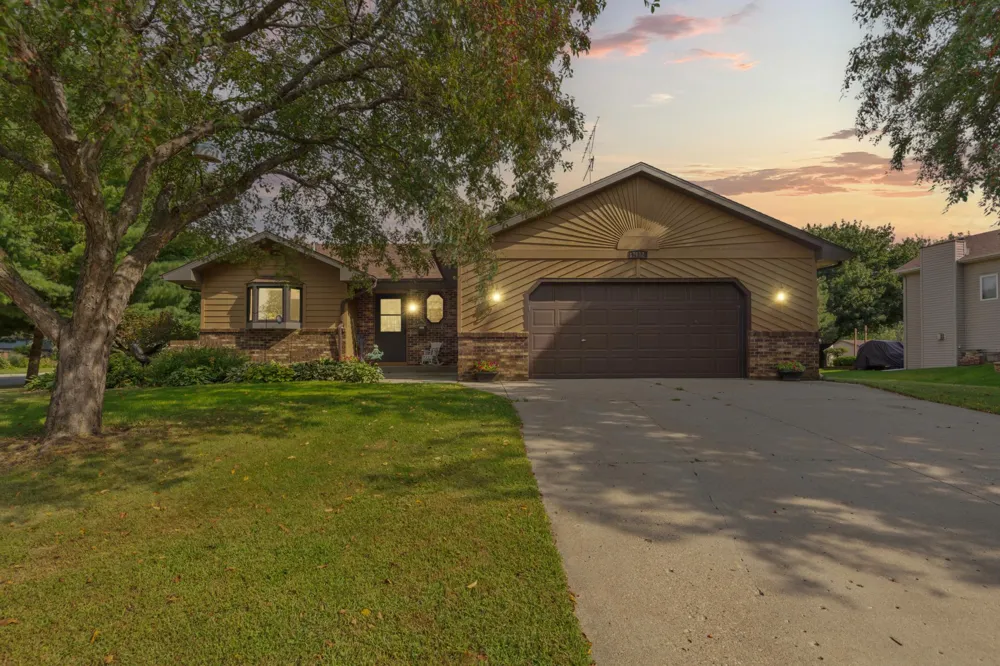 1612 Trailwood Lane SW Faribault, MN 55021