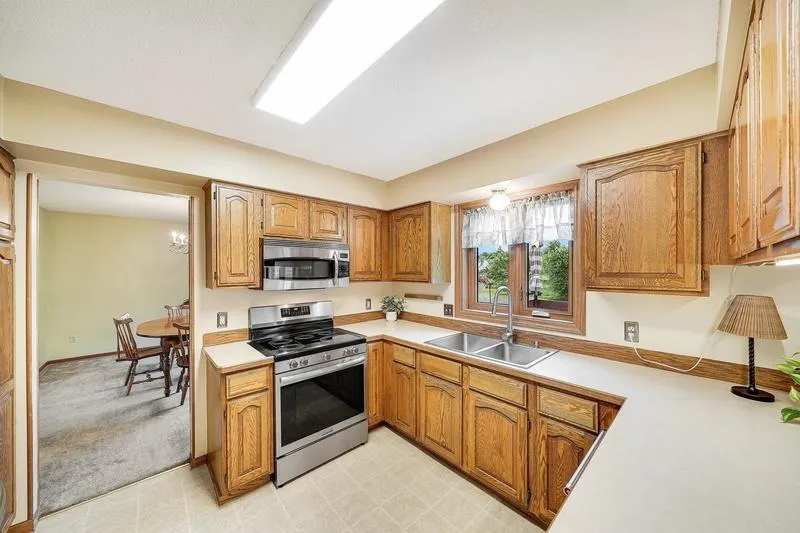 14246 Dearborn Path Rosemount, MN 55068
