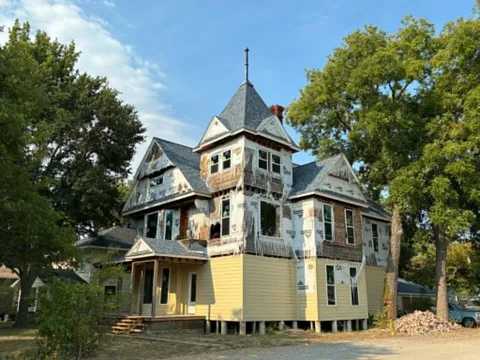 211 Pleasant Street