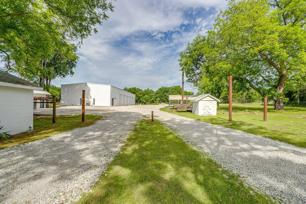 1600 FM 3433 Newark, TX 76071