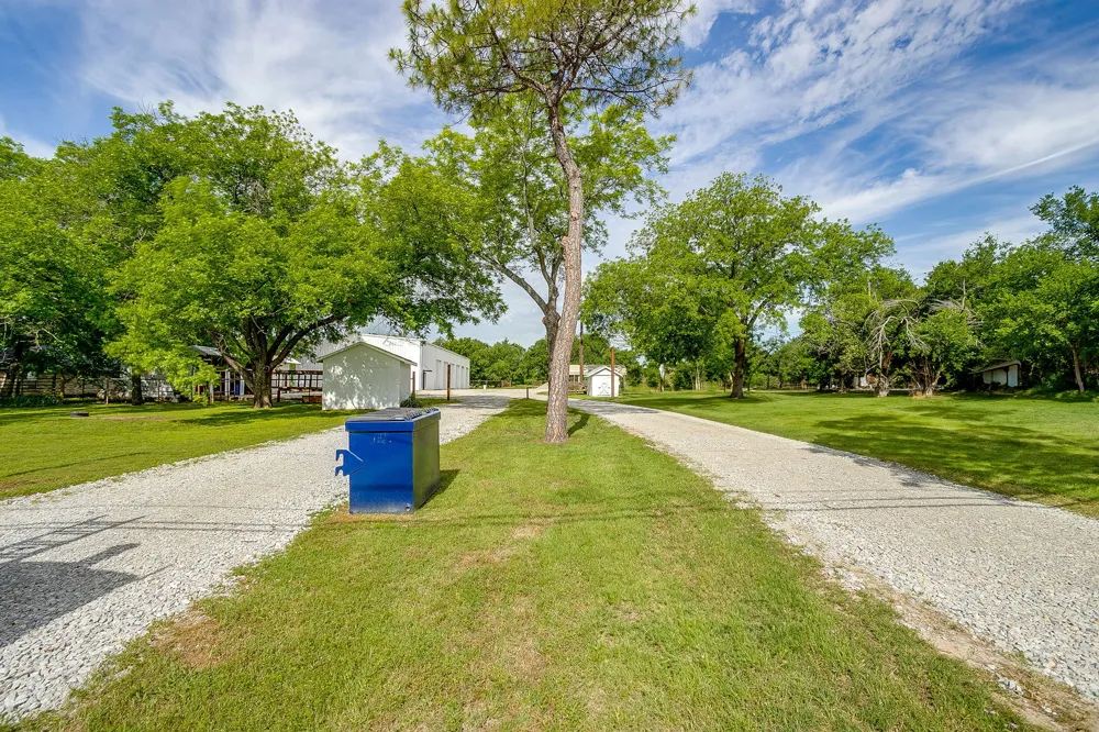1600 FM 3433 Newark, TX 76071