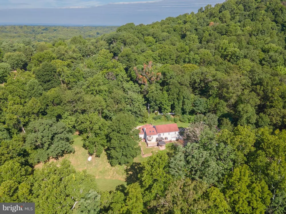 2806 HARPERS FERRY ROAD Sharpsburg, MD 21782