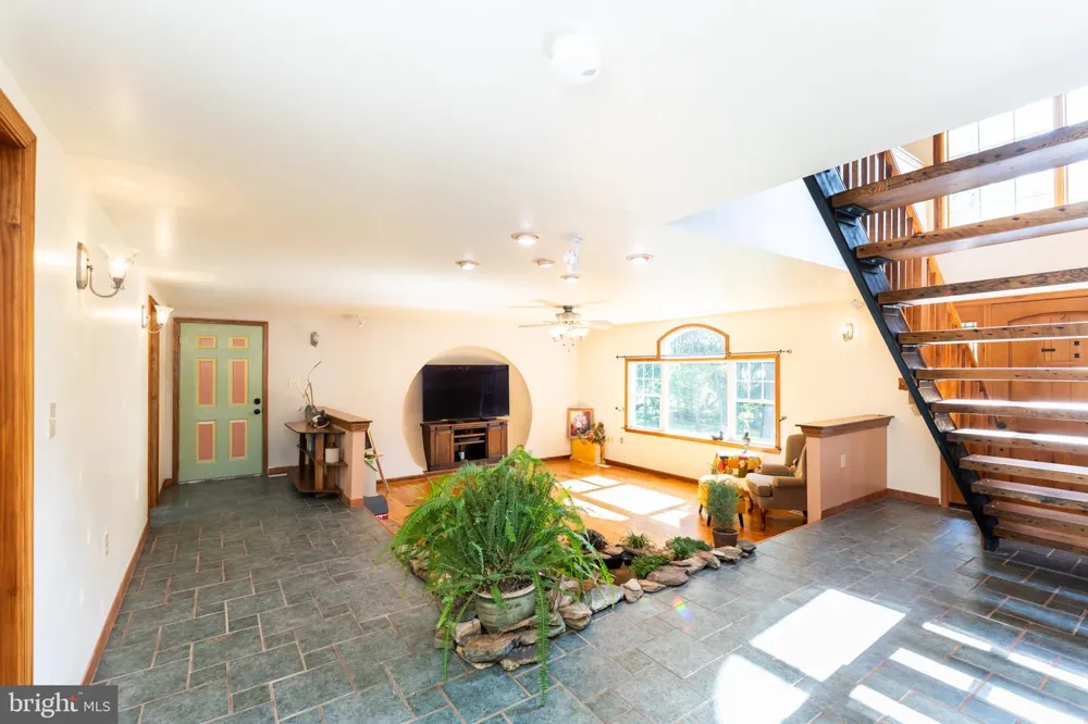 2806 HARPERS FERRY ROAD Sharpsburg, MD 21782