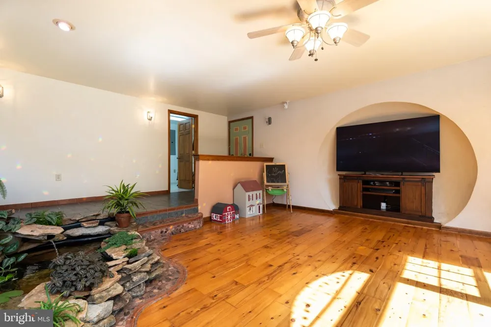 2806 HARPERS FERRY ROAD Sharpsburg, MD 21782