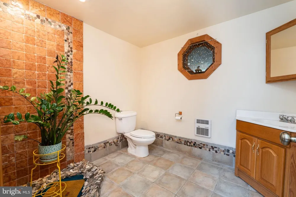 2806 HARPERS FERRY ROAD Sharpsburg, MD 21782
