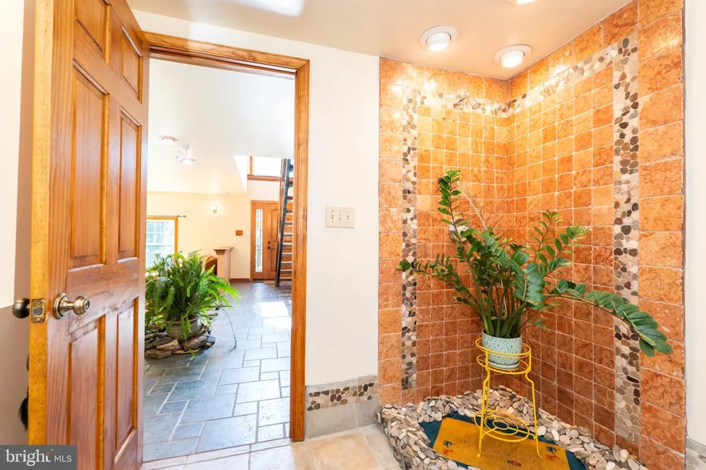 2806 HARPERS FERRY ROAD Sharpsburg, MD 21782