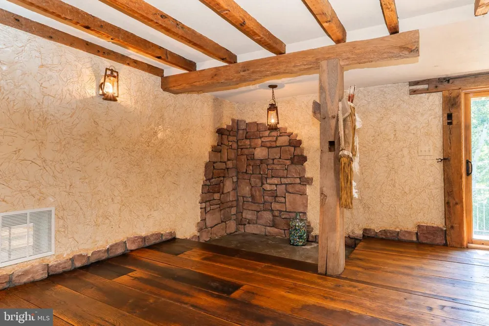 2806 HARPERS FERRY ROAD Sharpsburg, MD 21782