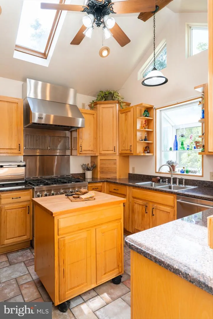 2806 HARPERS FERRY ROAD Sharpsburg, MD 21782