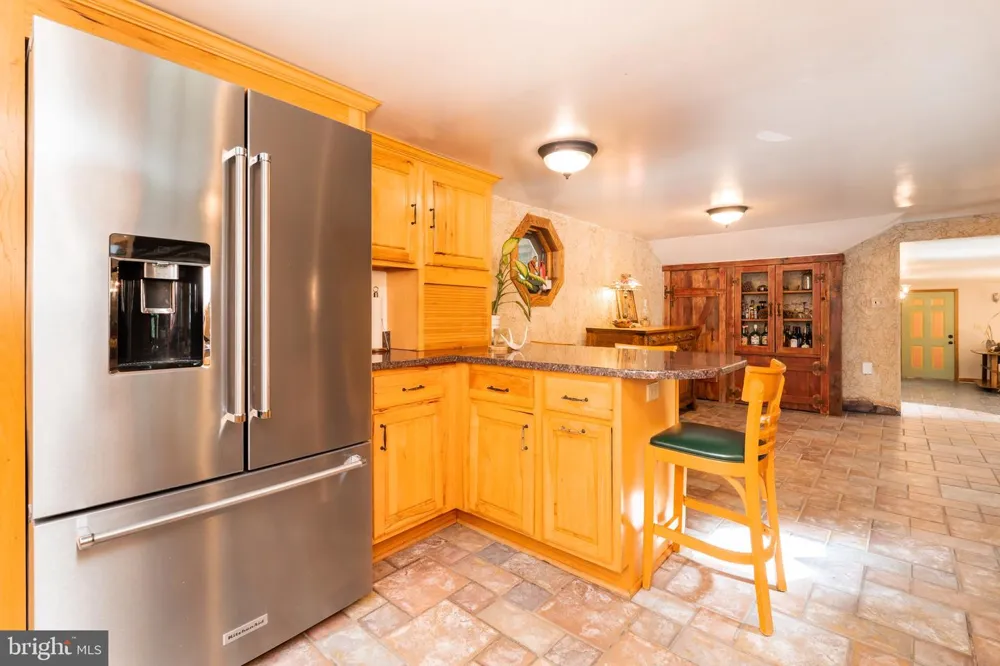 2806 HARPERS FERRY ROAD Sharpsburg, MD 21782