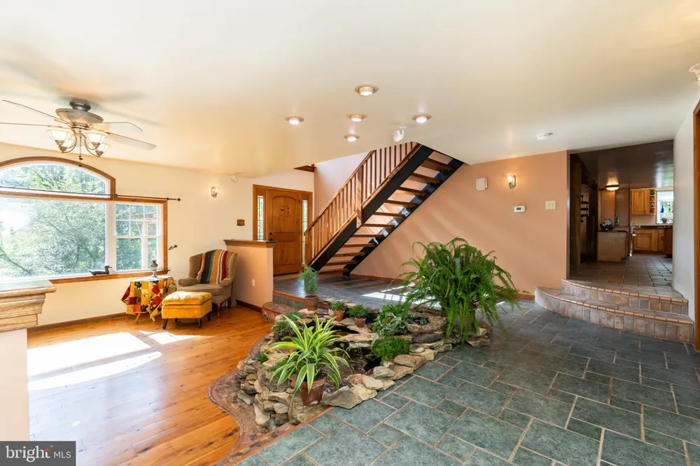 2806 HARPERS FERRY ROAD Sharpsburg, MD 21782