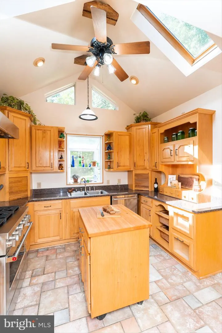 2806 HARPERS FERRY ROAD Sharpsburg, MD 21782