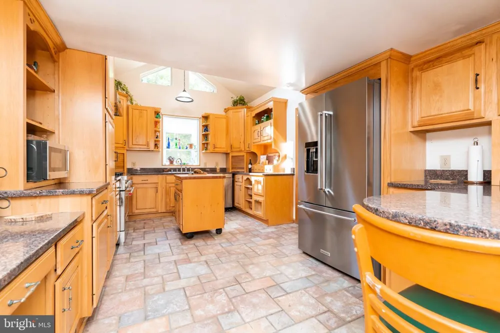 2806 HARPERS FERRY ROAD Sharpsburg, MD 21782