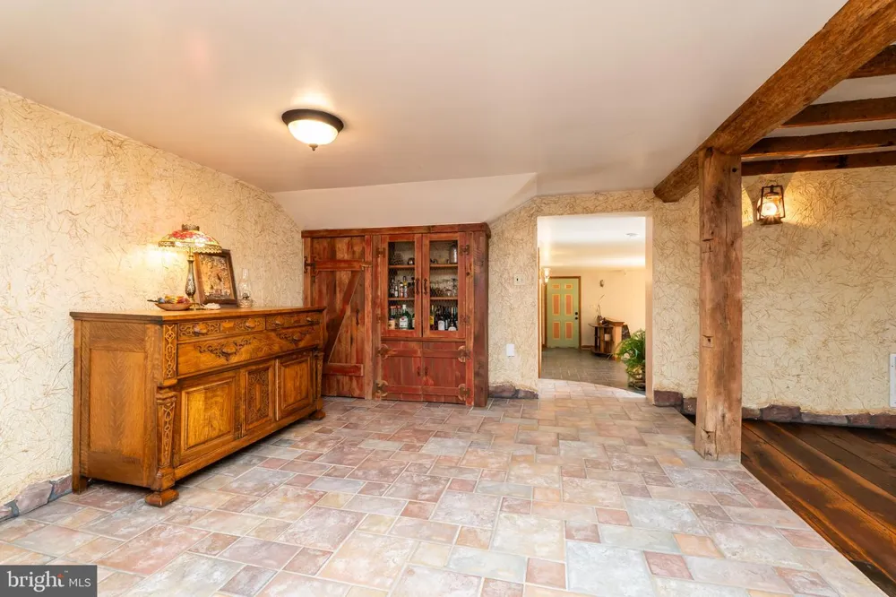 2806 HARPERS FERRY ROAD Sharpsburg, MD 21782