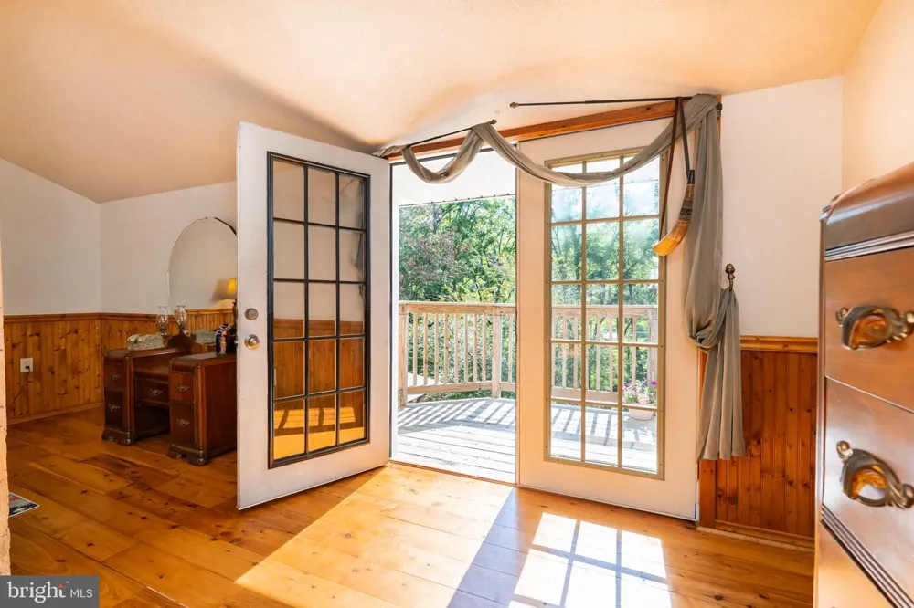 2806 HARPERS FERRY ROAD Sharpsburg, MD 21782