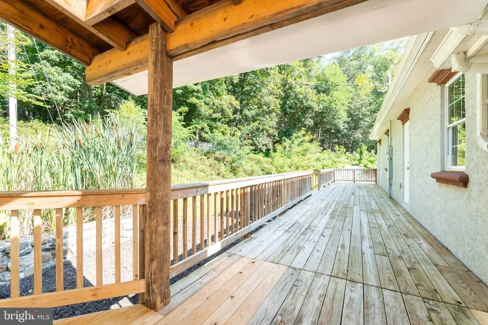 2806 HARPERS FERRY ROAD Sharpsburg, MD 21782