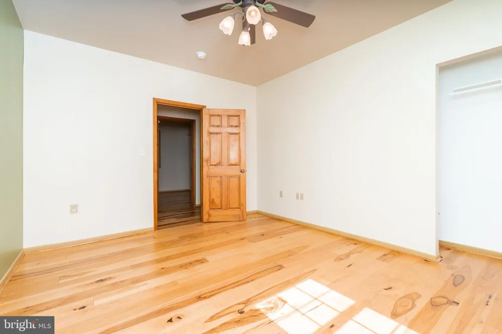 2806 HARPERS FERRY ROAD Sharpsburg, MD 21782