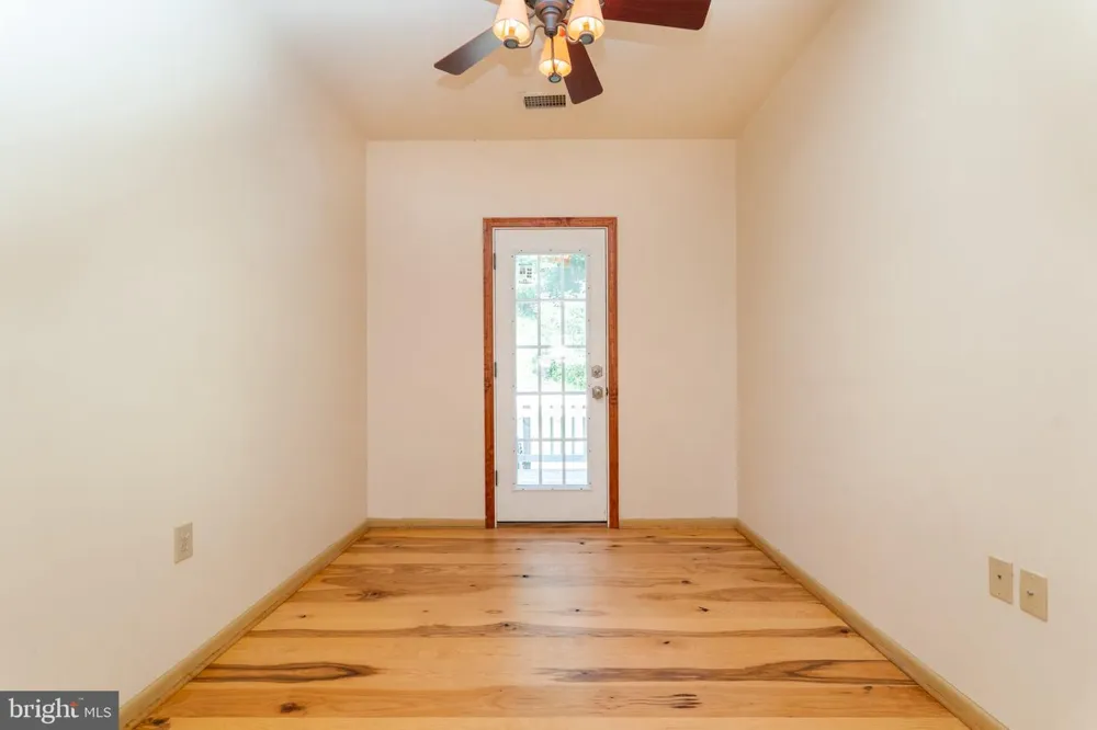 2806 HARPERS FERRY ROAD Sharpsburg, MD 21782