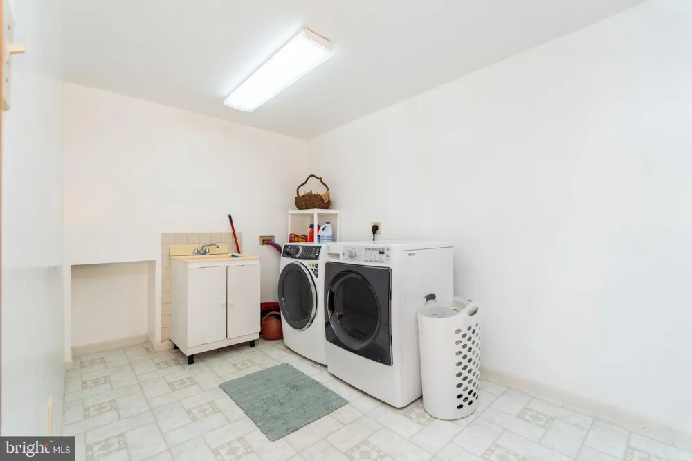 2806 HARPERS FERRY ROAD Sharpsburg, MD 21782