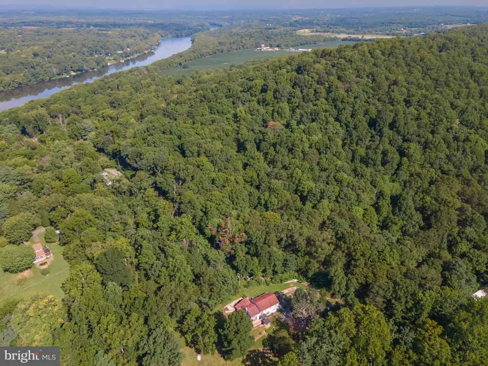 2806 HARPERS FERRY ROAD Sharpsburg, MD 21782
