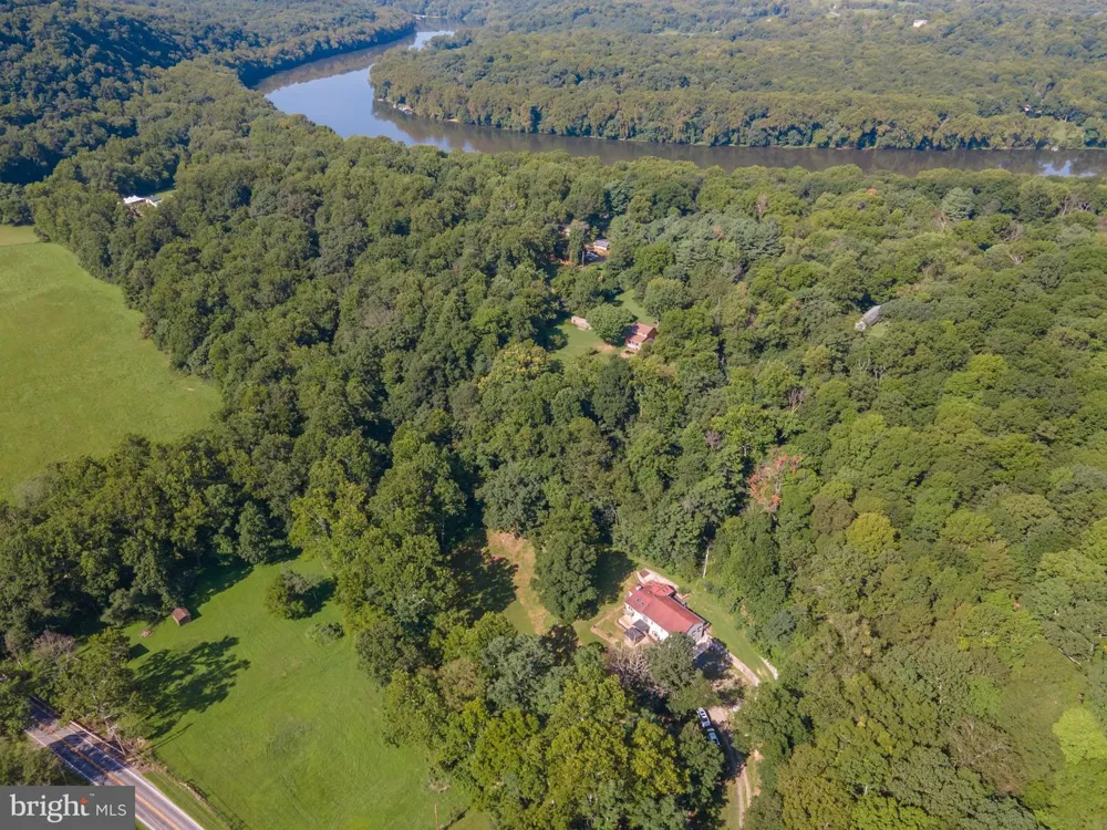 2806 HARPERS FERRY ROAD Sharpsburg, MD 21782