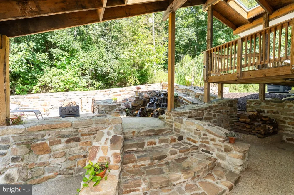2806 HARPERS FERRY ROAD Sharpsburg, MD 21782