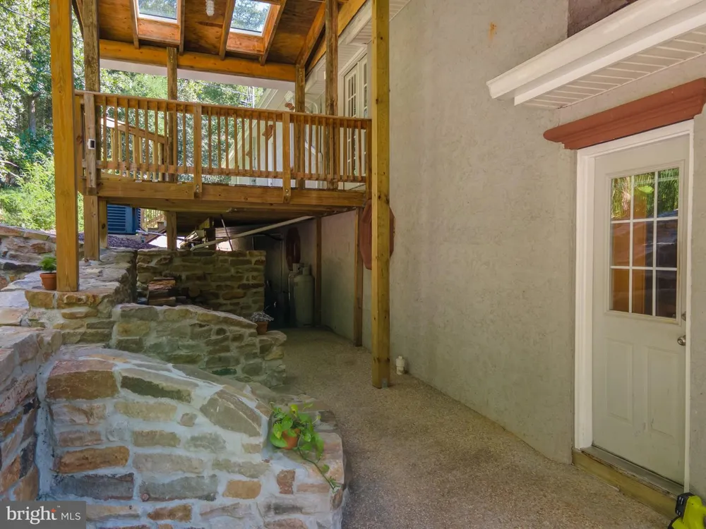 2806 HARPERS FERRY ROAD Sharpsburg, MD 21782