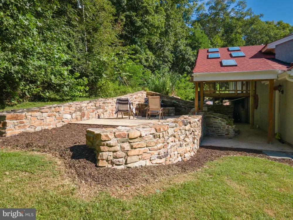 2806 HARPERS FERRY ROAD Sharpsburg, MD 21782