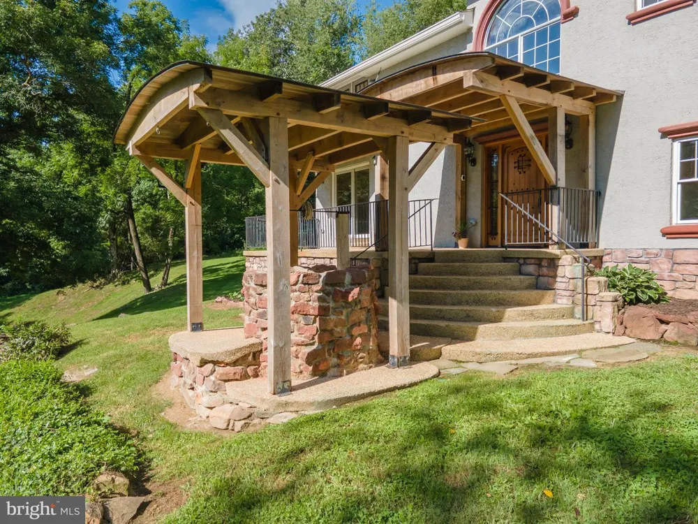 2806 HARPERS FERRY ROAD Sharpsburg, MD 21782