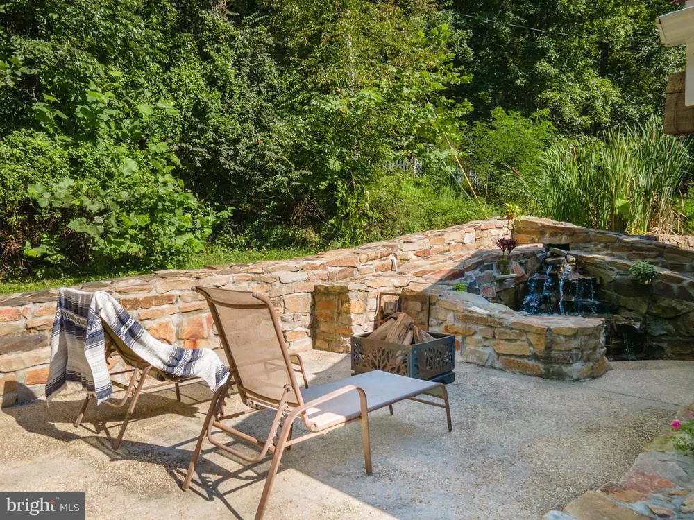 2806 HARPERS FERRY ROAD Sharpsburg, MD 21782