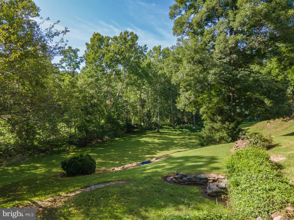2806 HARPERS FERRY ROAD Sharpsburg, MD 21782