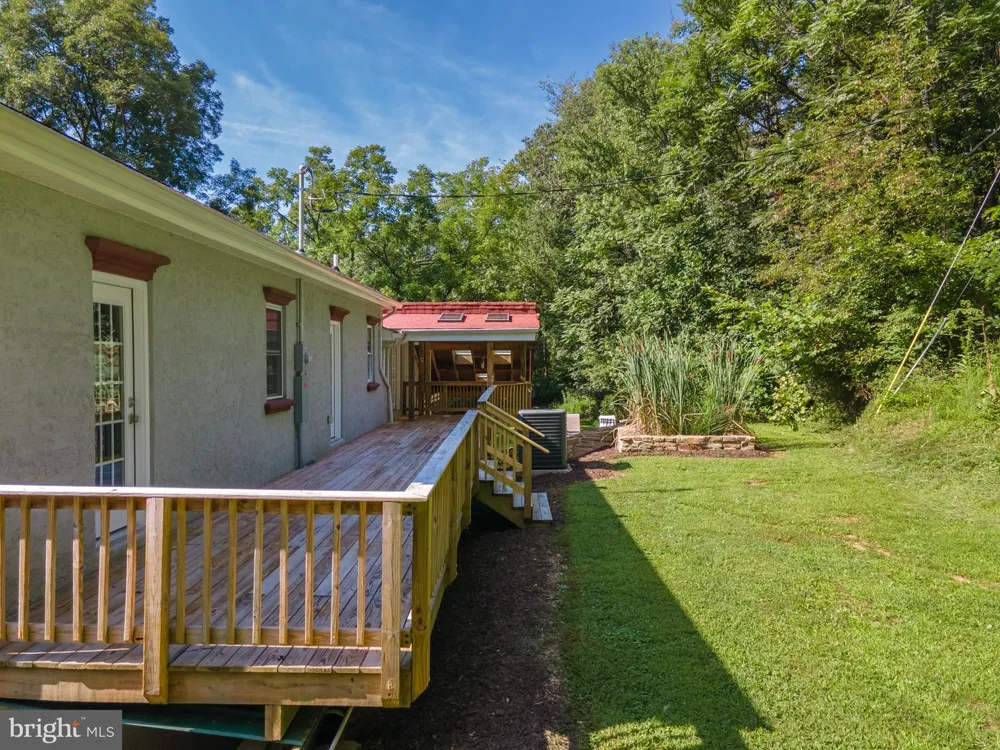 2806 HARPERS FERRY ROAD Sharpsburg, MD 21782