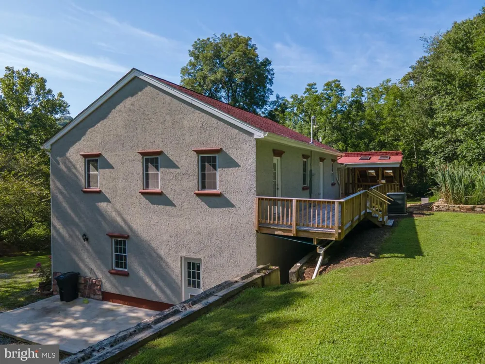 2806 HARPERS FERRY ROAD Sharpsburg, MD 21782