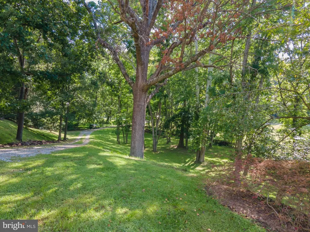 2806 HARPERS FERRY ROAD Sharpsburg, MD 21782