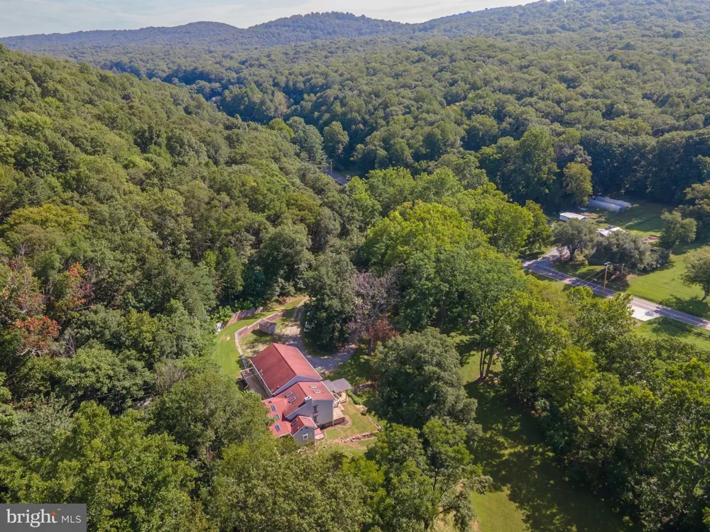 2806 HARPERS FERRY ROAD Sharpsburg, MD 21782