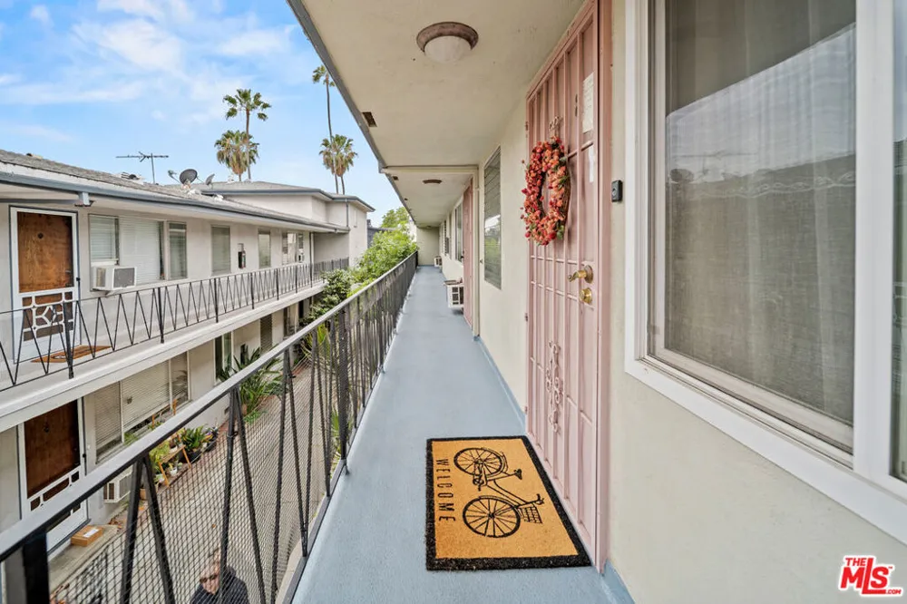936 Curson Avenue #8 West Hollywood, CA 90046