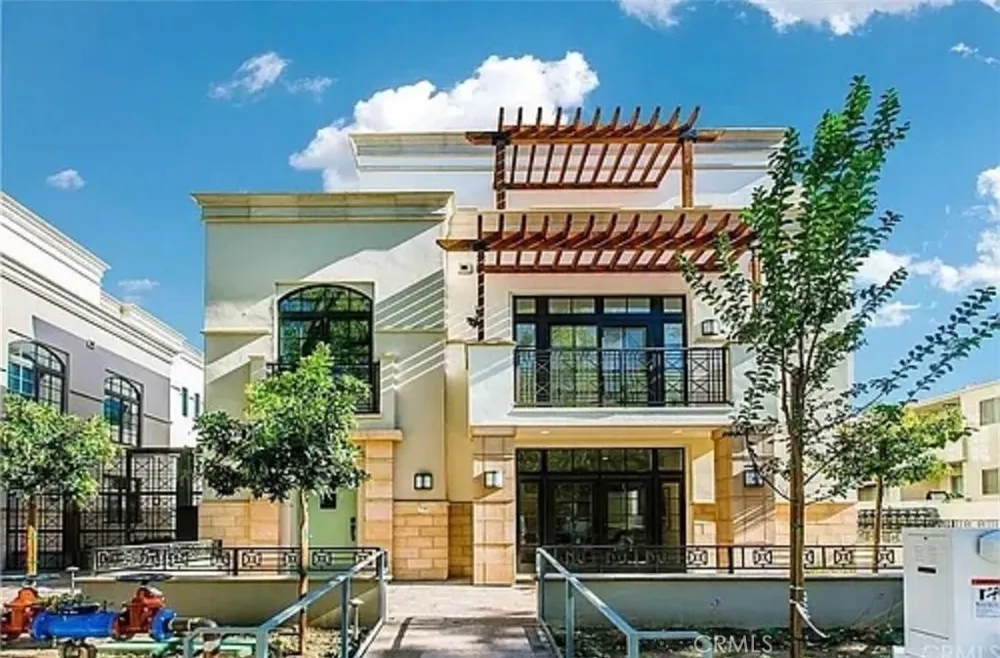 288 S Oakland Pasadena, CA 91101