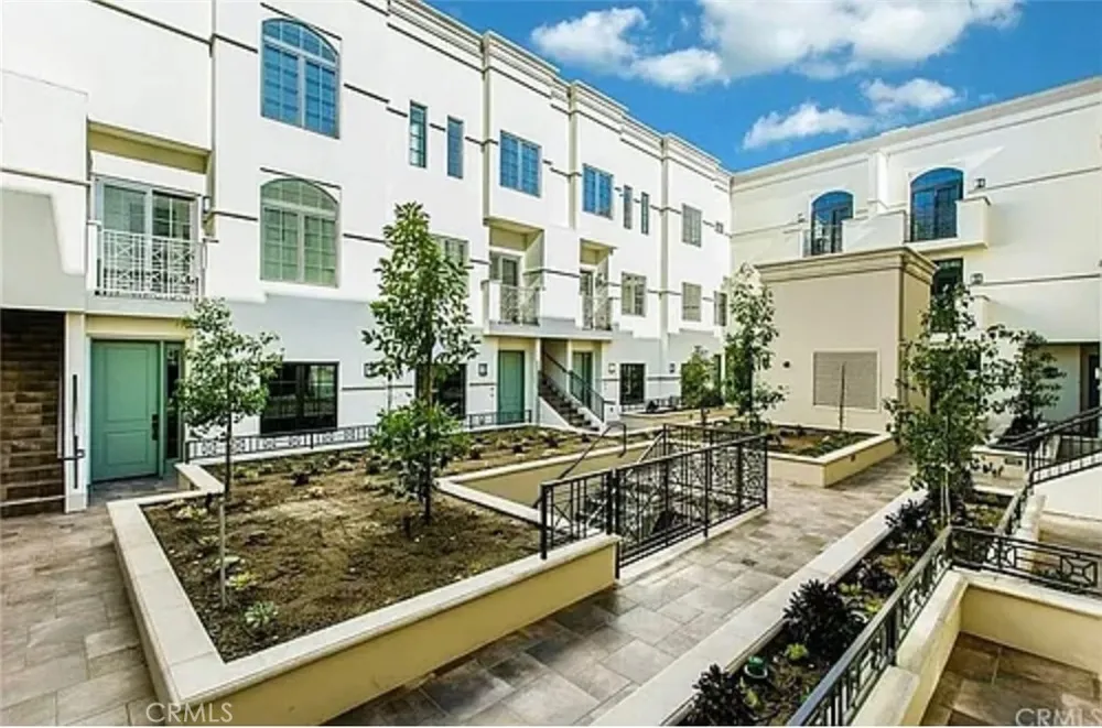 288 S Oakland Pasadena, CA 91101