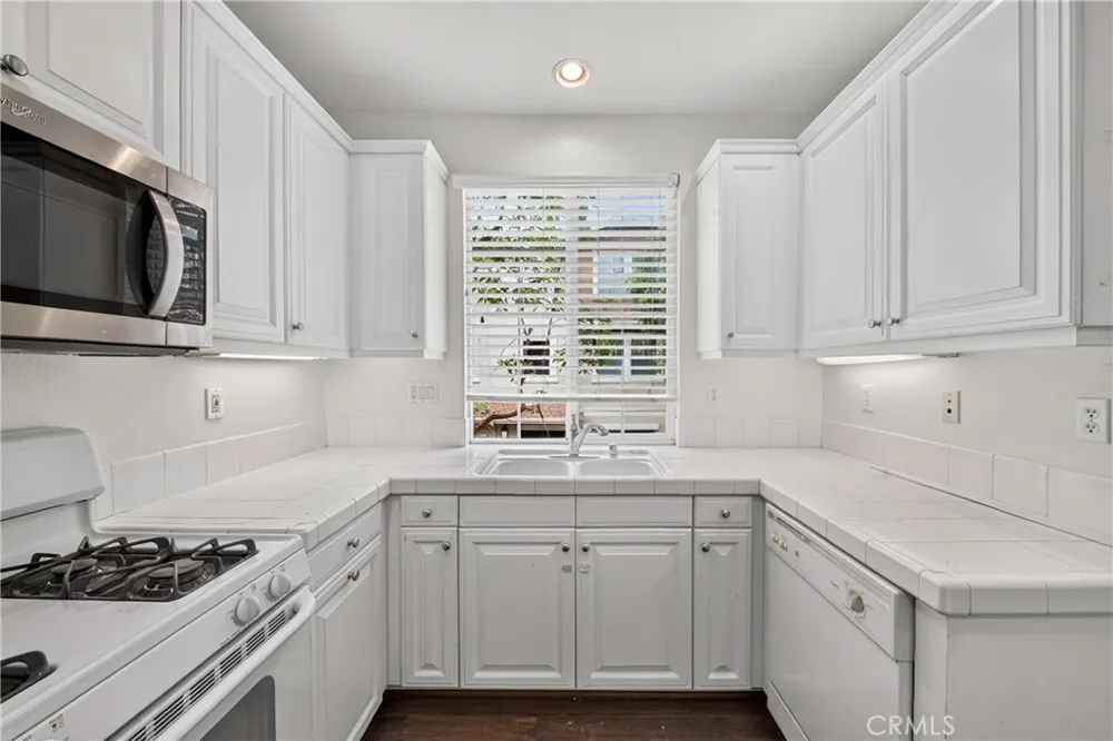 2068 Owens Drive Fullerton, CA 92833