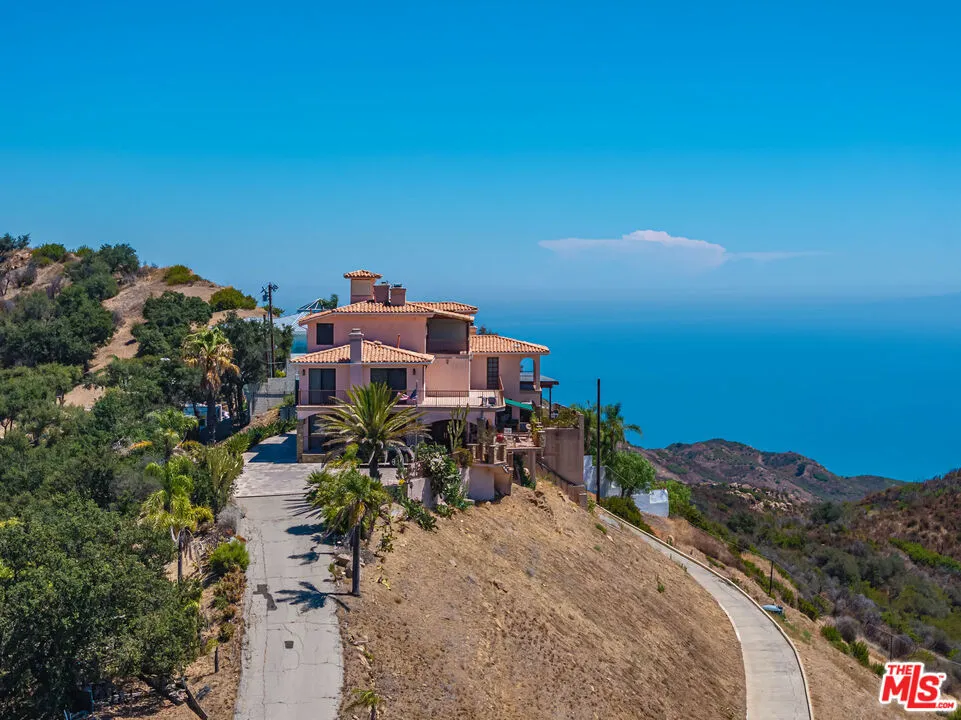 140 Valle Lindo Street Malibu, CA 90265