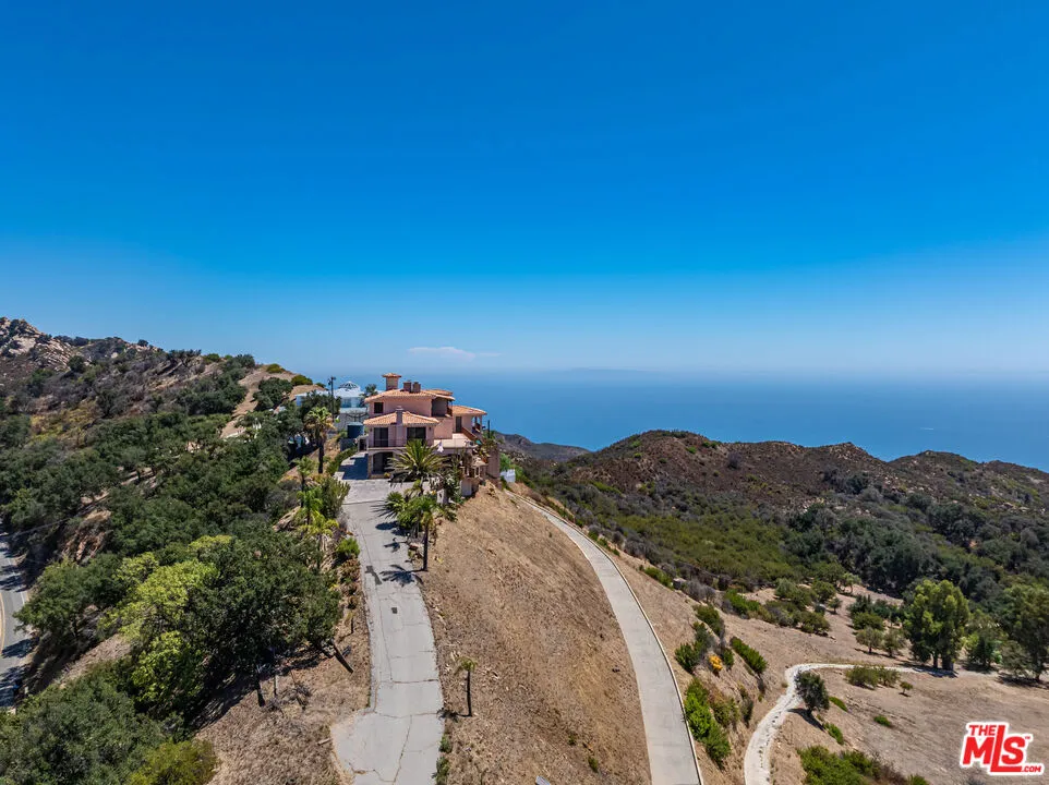 140 Valle Lindo Street Malibu, CA 90265