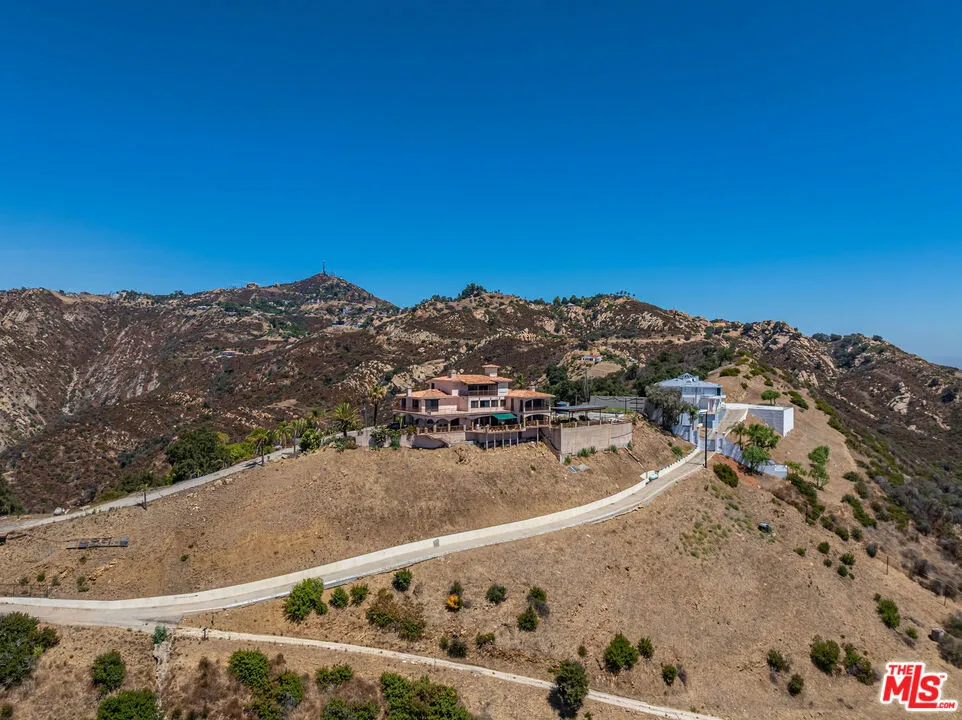 140 Valle Lindo Street Malibu, CA 90265