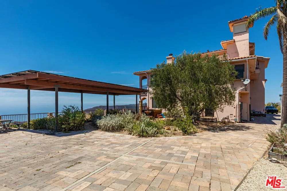 140 Valle Lindo Street Malibu, CA 90265