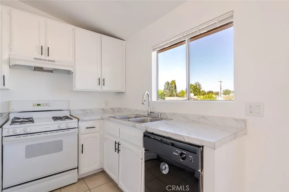13015 Vanowen Street #10 North Hollywood, CA 91605