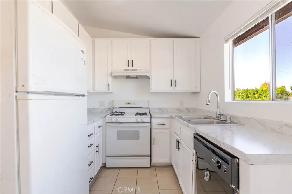 13015 Vanowen Street #10 North Hollywood, CA 91605