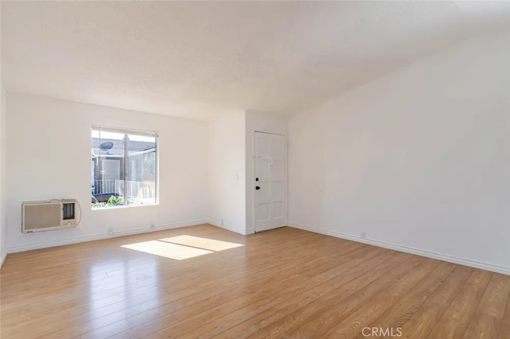 13015 Vanowen Street #10 North Hollywood, CA 91605